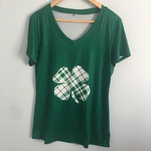 Four Leaf Clover Vneck Shirt Size M